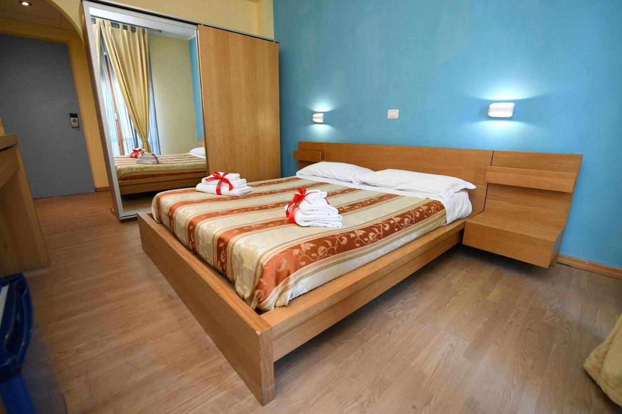 International Resort Mondragone Bagian luar foto