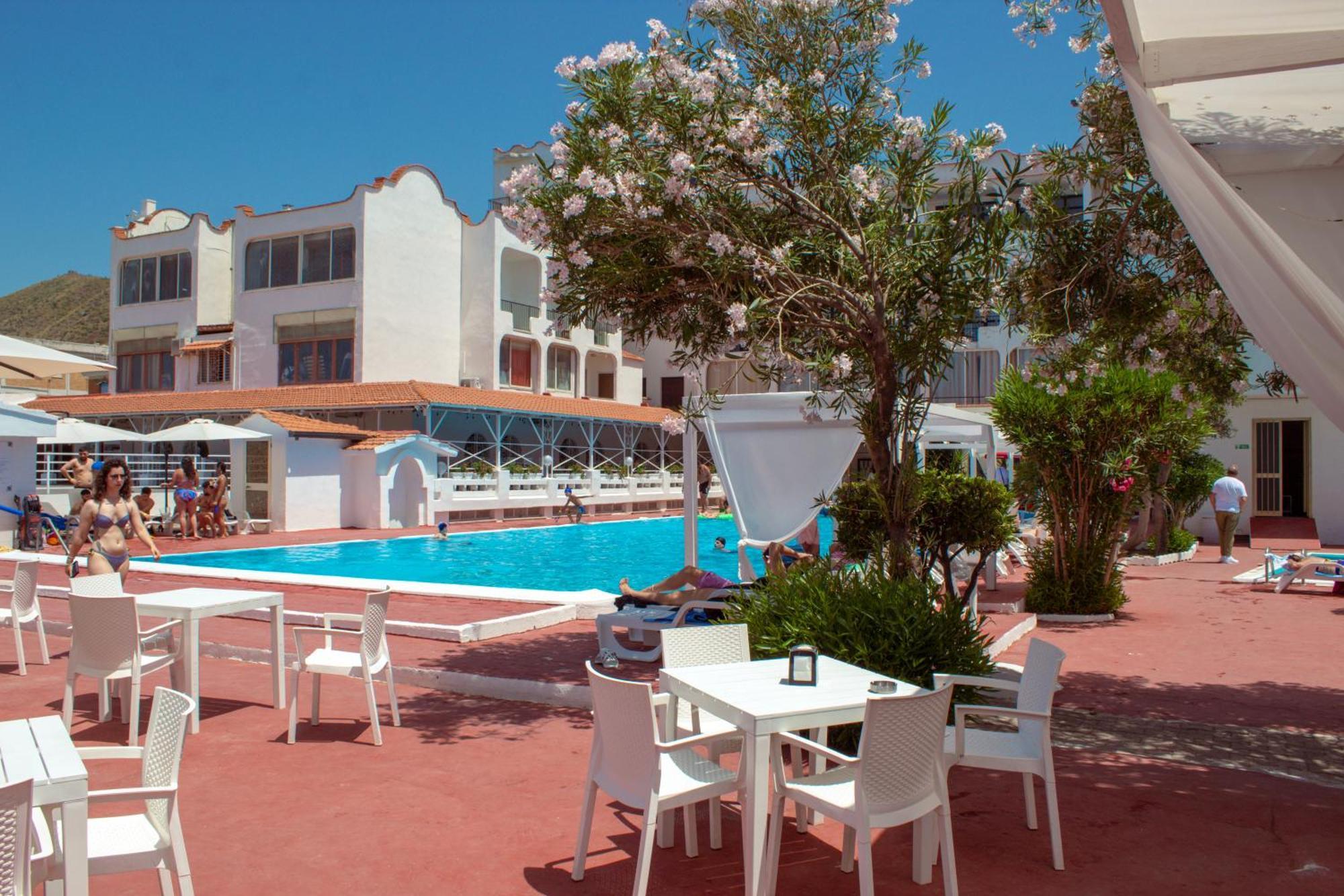 International Resort Mondragone Bagian luar foto