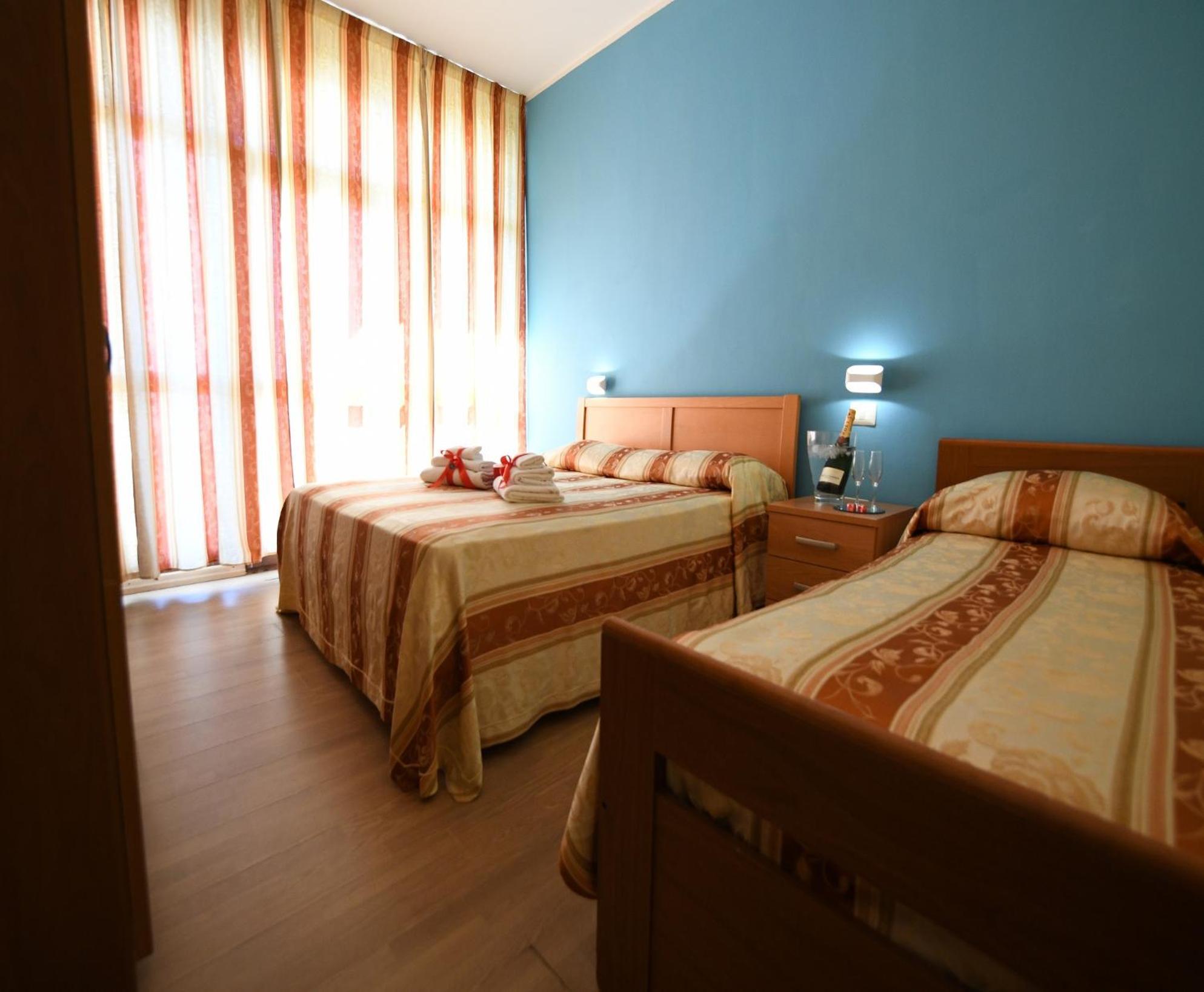 International Resort Mondragone Bagian luar foto